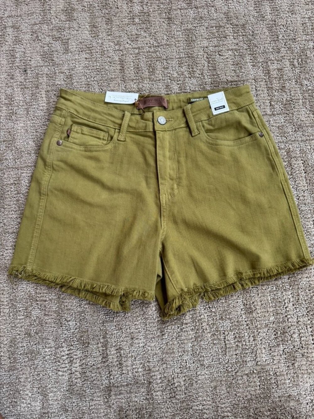 NWT Judy Blue Mid Rise Garment Dyed Matcha Green Frayed Hem Shorts Size Large